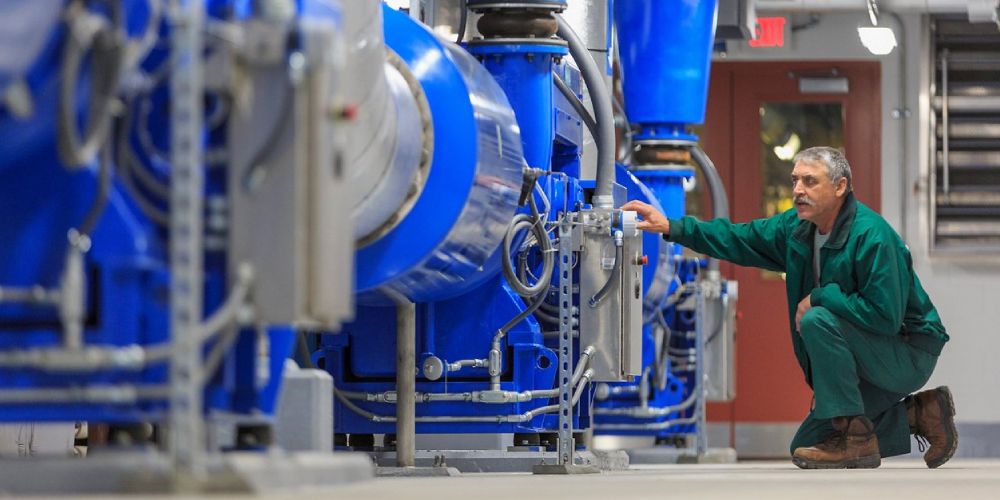 مزایا و چالش های استفاده از دستگاه تصفیه آب صنعتی در صنایع مختلف