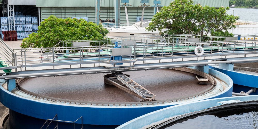 تصفیه آب صنعتی برای صنایع پتروشیمی و شیمیایی